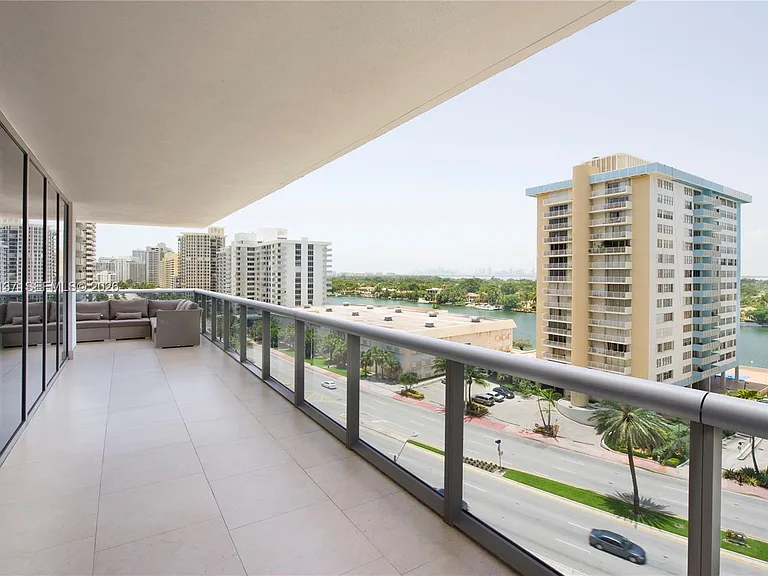 5875 Collins Ave #1008 — Photo 11