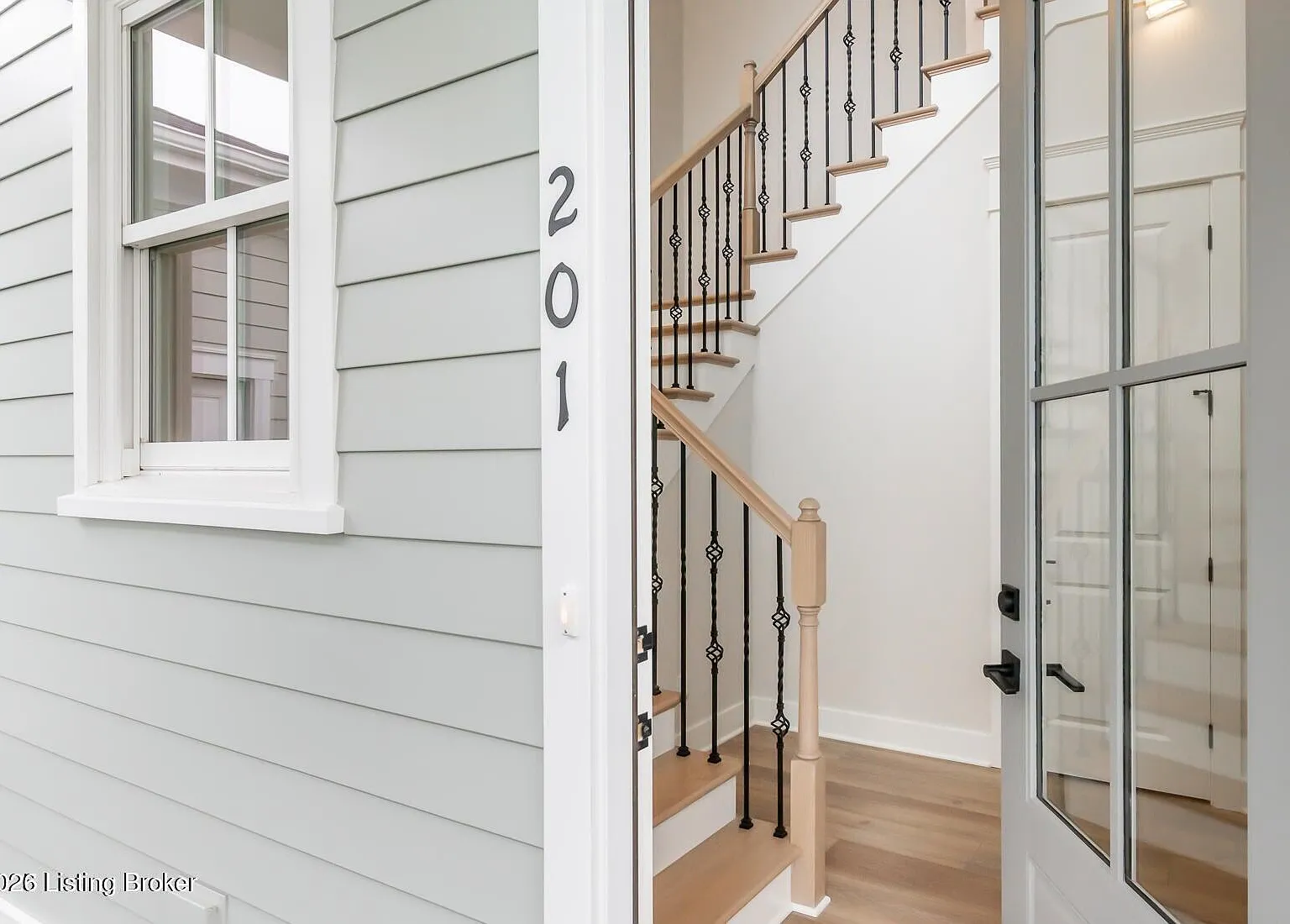 3 bed, 2.0 bath, 1797 sqft, $3,750 — Photo 4