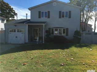 176 Smith St, Patchogue, NY 11772