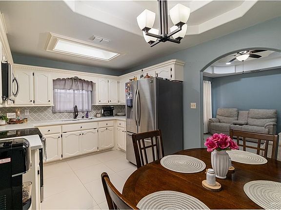 5th image of 1510 Arboledas Dr