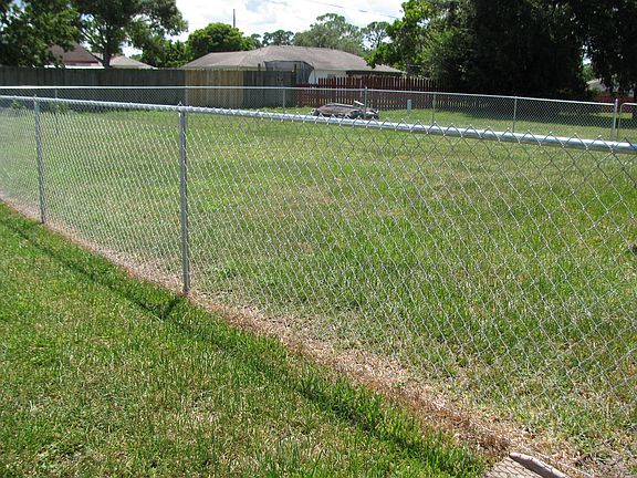 Backyard Chain Length Fence