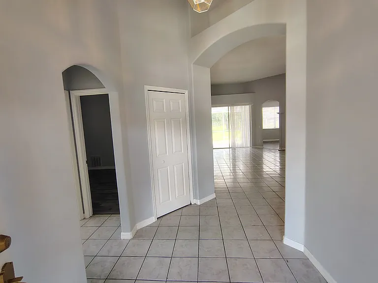 2605 Southpointe Ct — Photo 4