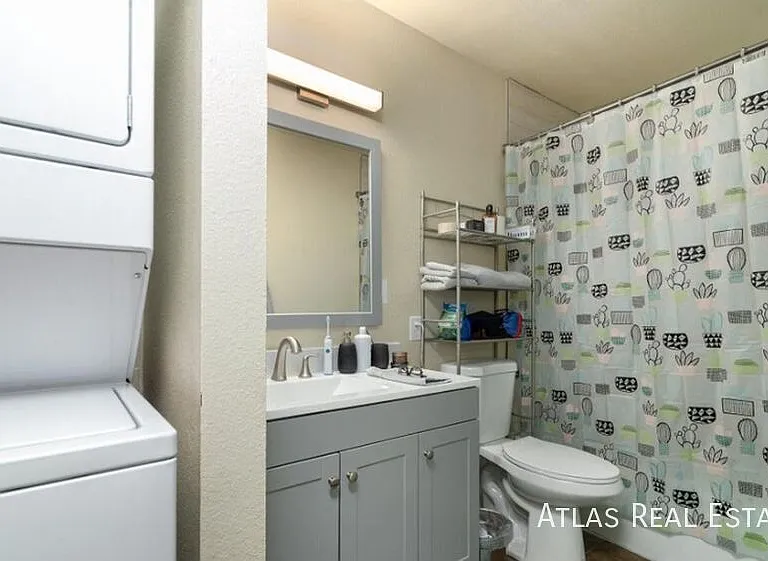 530 W La Jolla Dr — Photo 3