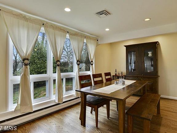 4th image of 9918 Broadview Dr
