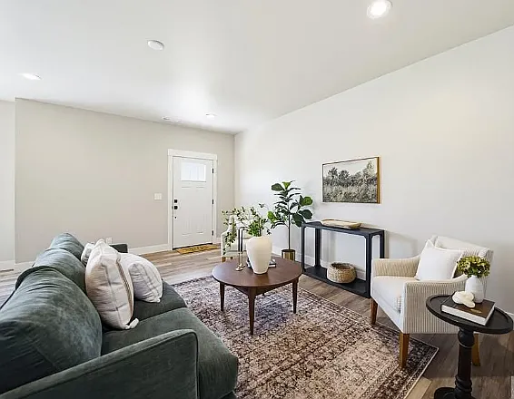 1389 Remington Trl — Photo 3