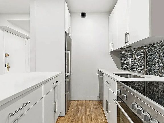 5th image of 417 E 83rd St