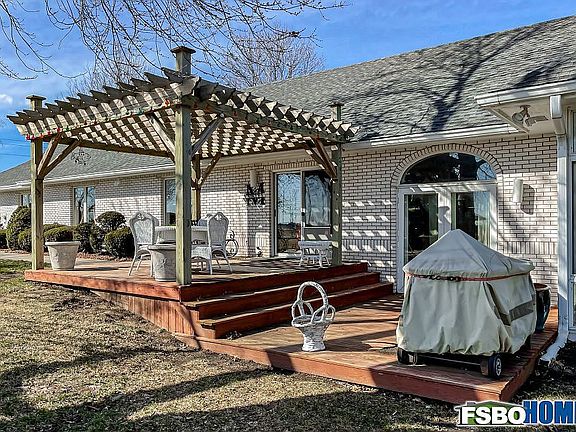 4th image of 2639 NE 96th St