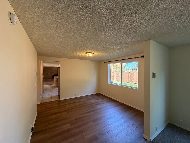 2735 Almaden St — Photo 9