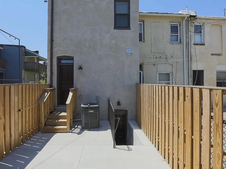 901 N Montford Ave — Photo 25