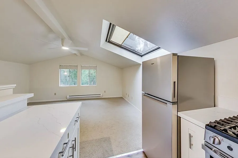 Renovated 1 Bedroom Loft in La Honda — Photo 2