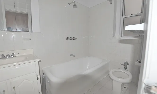 Rented by Manhattan Realty Group | media 21