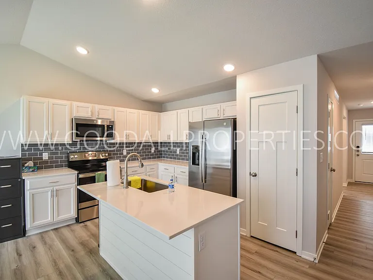18203 Alpine Dr — Photo 4