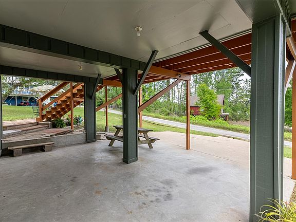 5th image of 581 Northwood Dr