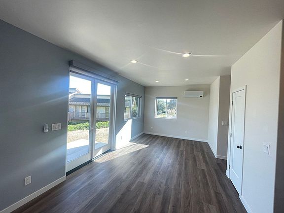 5th image of 313 Miller Way #101