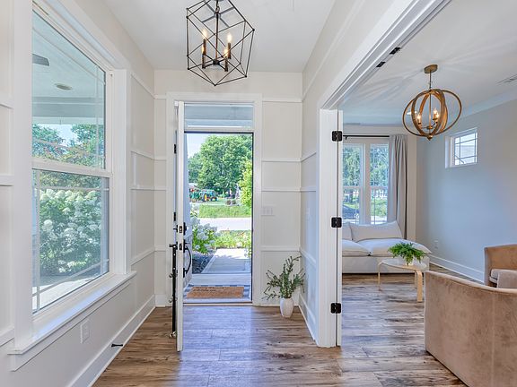 5th image of 105 Thomas Point Dr