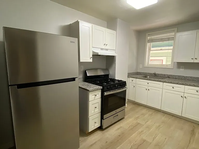 1307 G Street — Photo 2