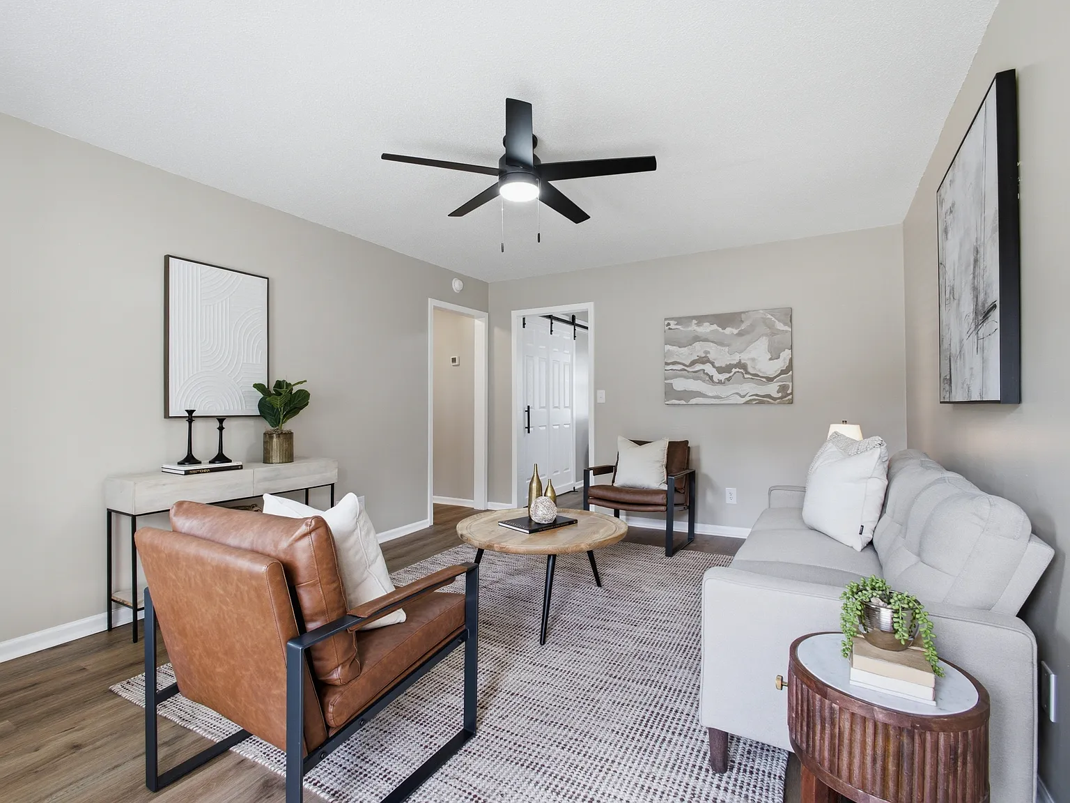 2 bed, 840 sqft, $1,400 — Photo 2