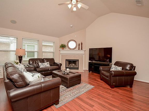 5th image of 2104 Rain Lily Ct