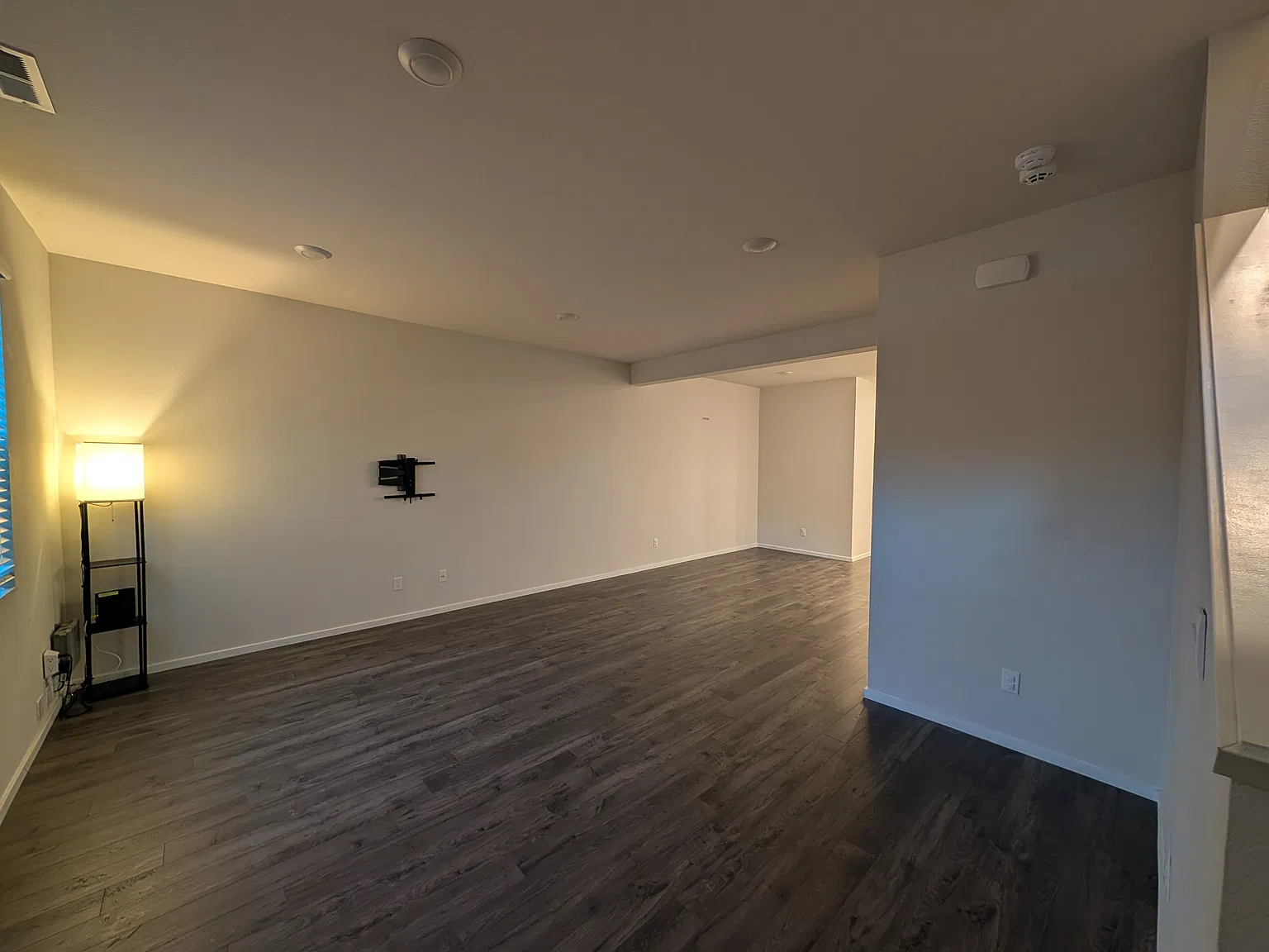 3 bed, 2.5 bath, 1398 sqft, $2,150 — Photo 2