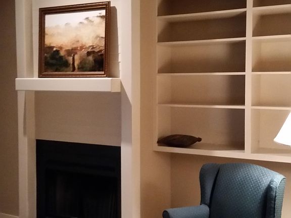 Master Fireplace/Sitting