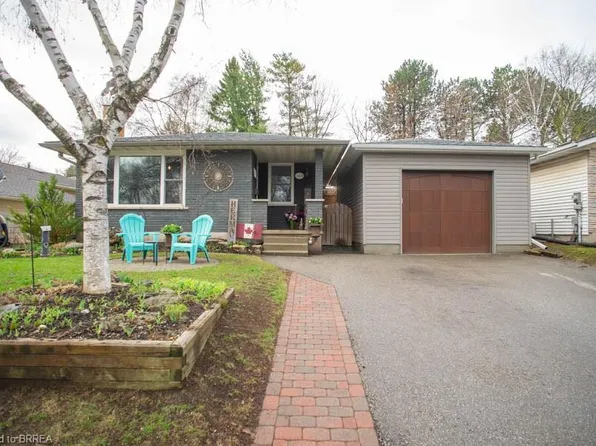 102 Century Hill Dr, Kitchener, ON N2E 2H8