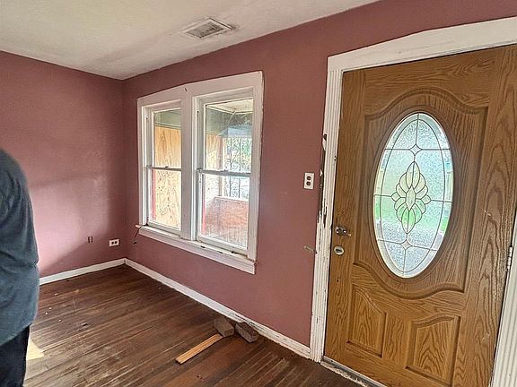 2nd image of 7823 Appleton St
