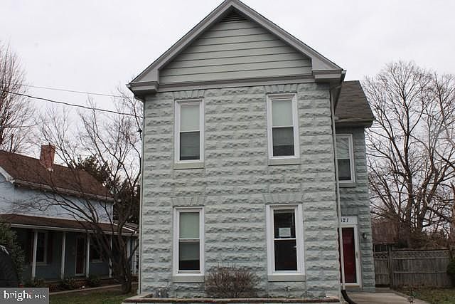1st image of 621 E Washington St