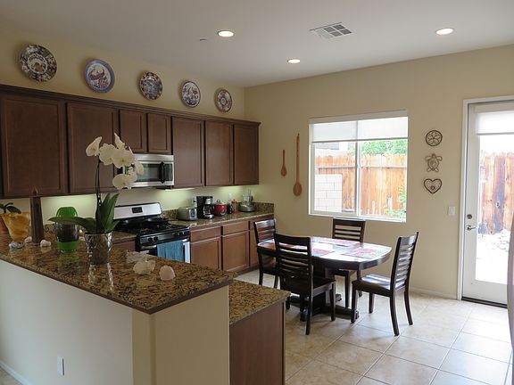 3rd image of 52355 Avenida Velasco