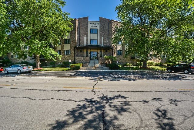 1st image of 7100 W 95th St APT 314