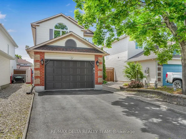 2040 Sunland Dr, Ottawa, ON K4A 3K8