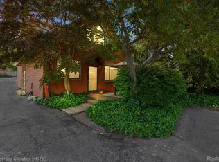 5617 Putnam Dr, West Bloomfield, MI