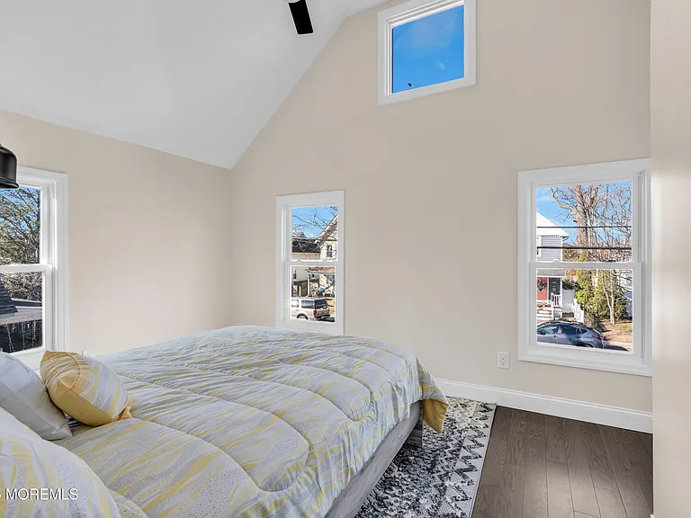 814 Dunlewy St — Photo 14
