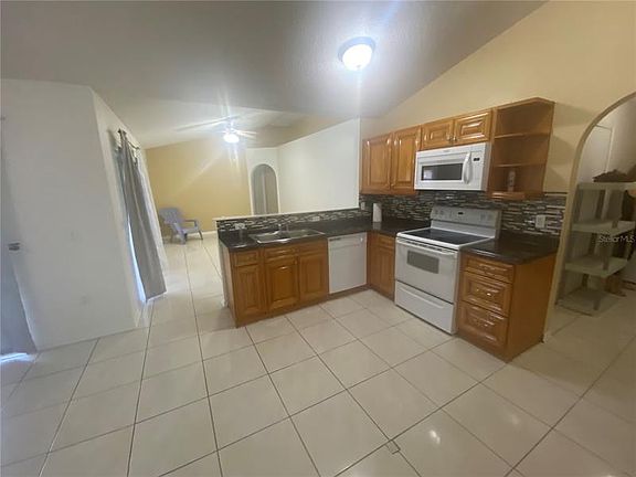4th image of 330 Baccarat Ct