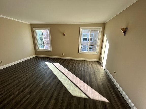 3rd image of 1356 S Van Ness Ave #203