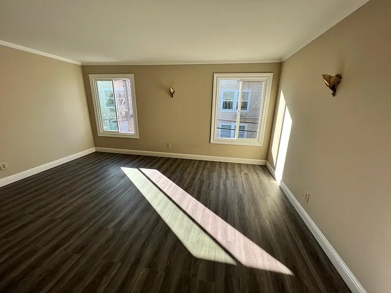1356 S Van Ness Ave #203 — Photo 3
