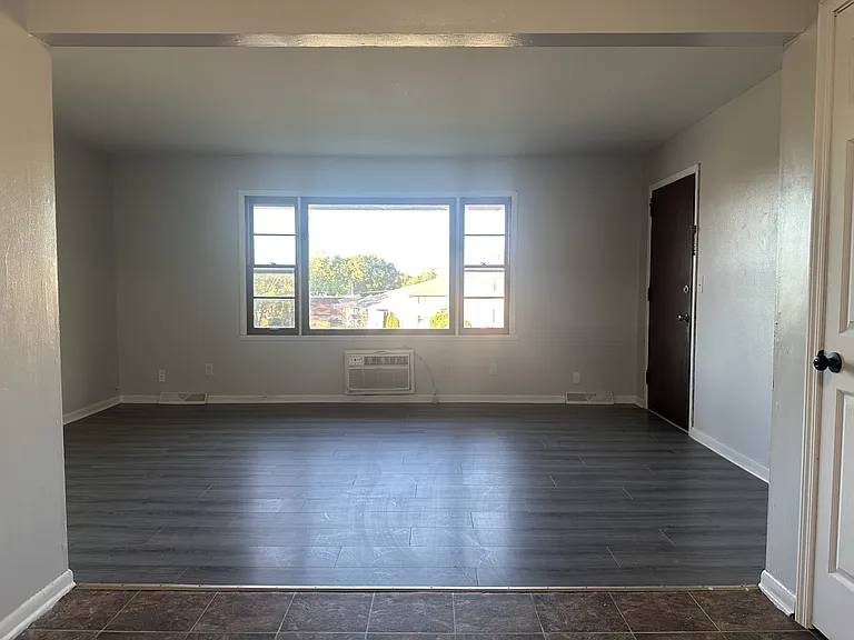 3221 Holiday Dr — Photo 17