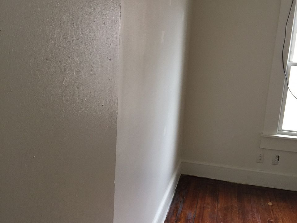 2nd image of 2 Gunn Sq #2