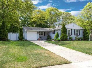 12 Mountain St, Ronkonkoma, NY 11779