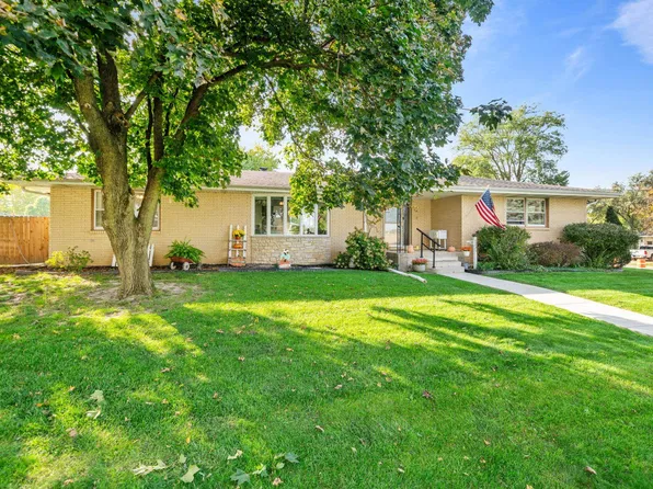 5230 S Harlan Dr, Rochelle, IL 61068