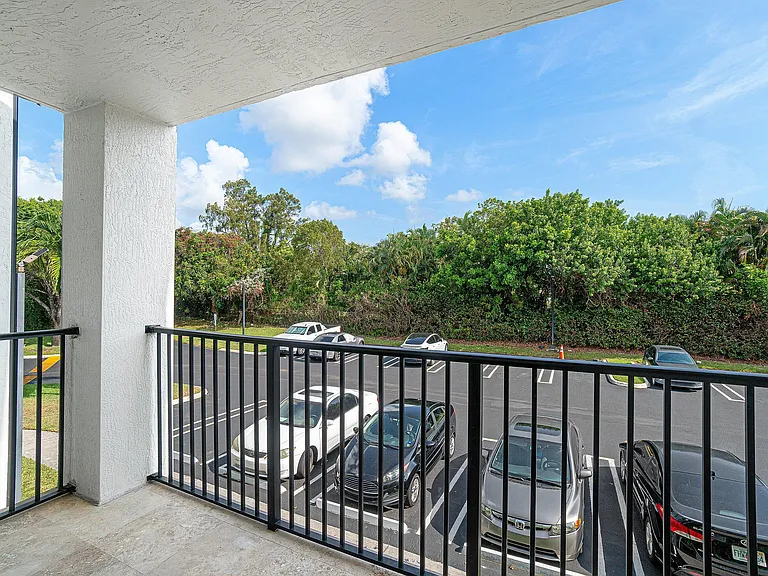 1013 Villa Cir — Photo 23