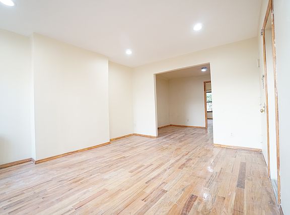3rd image of 156 W 9th St #3L