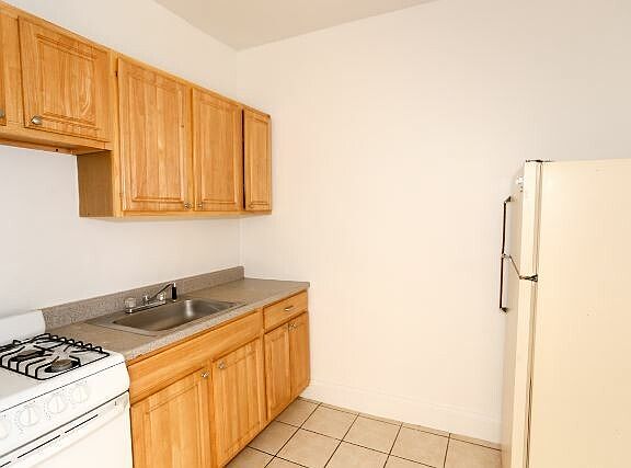 2nd image of 4851 N Damen Ave #D902