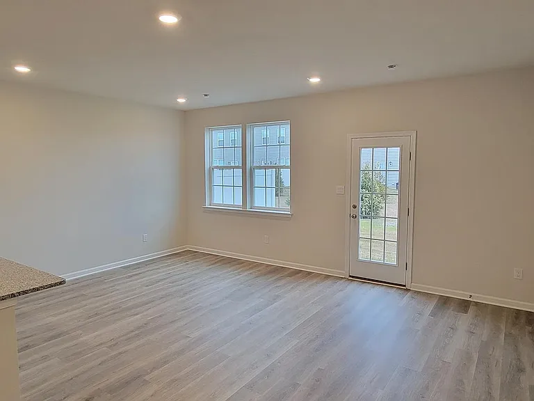4 Elliot Ln — Photo 5
