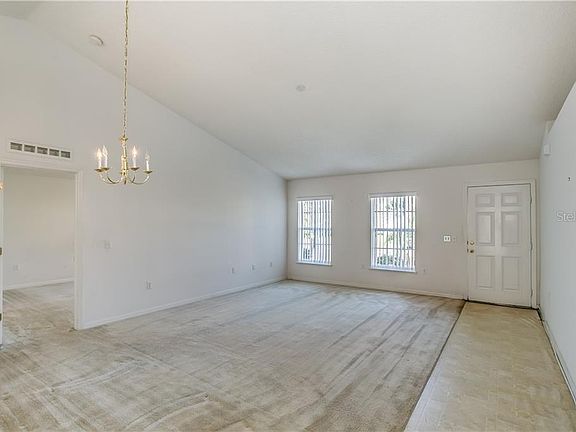 5th image of 124 Vervain Ave