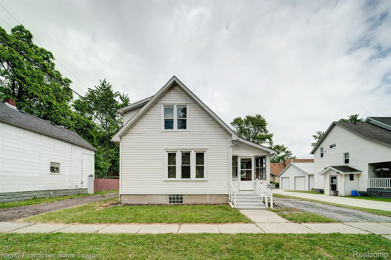 916 12th St photo 1