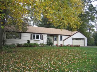 91 Stoneleigh Rd, Fairfield, CT 06825