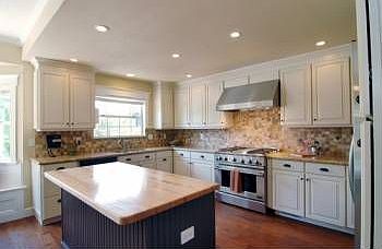 2nd image of 701 Avenue Del Oro