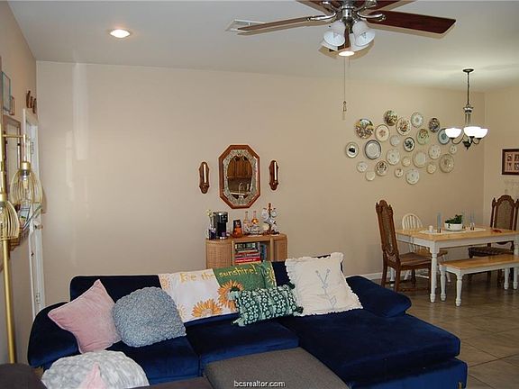 5th image of 401 Live Oak St #B