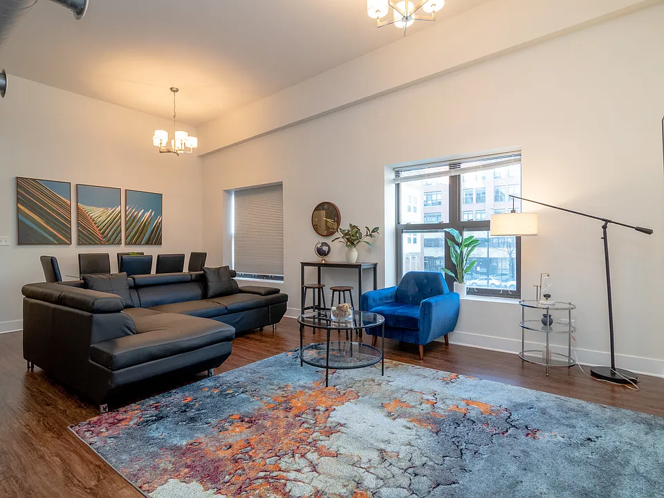 2112 S Michigan Ave #1