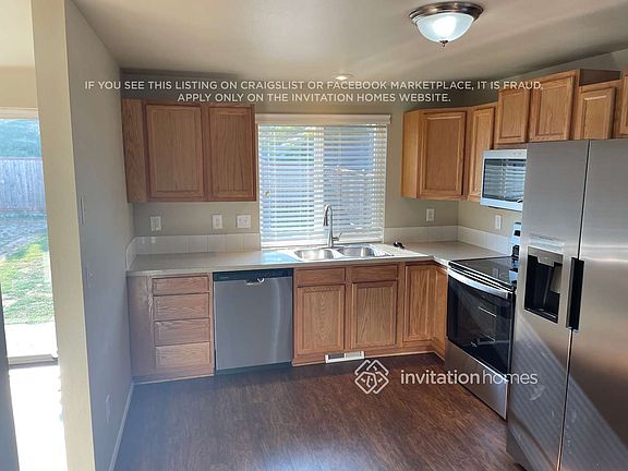 4th image of 4206 N Pearl St